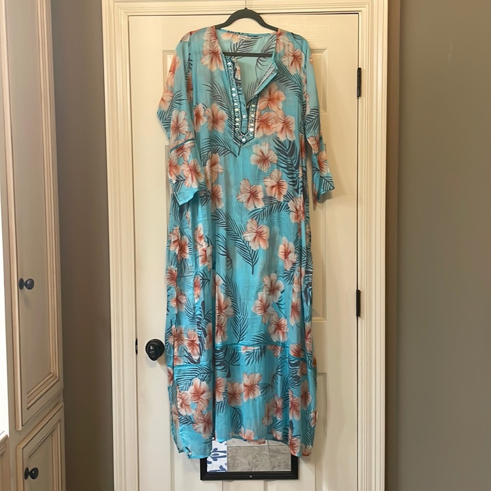 Tropical Long sheer cover up. 3/4 inch sleeves and side splits Size L